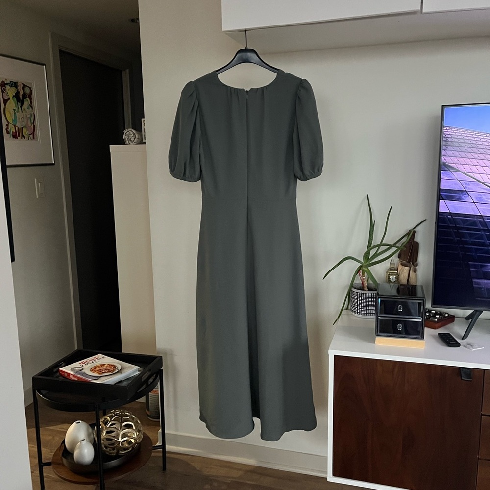 Aritzia Wilfred
(Re)Twill™ Calliope Olive Midi Dress Sz 8 - Picture 10 of 16